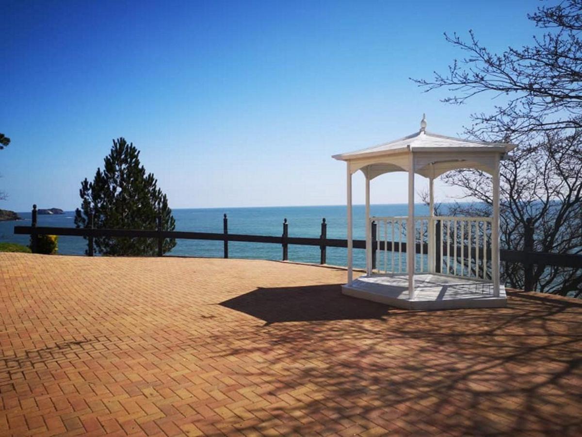 **Sunny And Bright, Thatchers Rock One Bed Beach Front Apartment*** Torquay Exterior photo